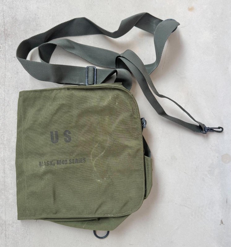 画像2: 米軍実物 M-40 ガスマスクバッグ (2)