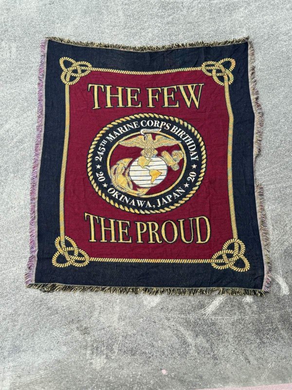 画像1: 米軍実物 USMC モニュメント ブランケット ラグ　タペストリー (1)