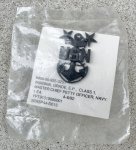 画像1: 米軍実物 U.S.NAVY キャップ 帽章 (1)