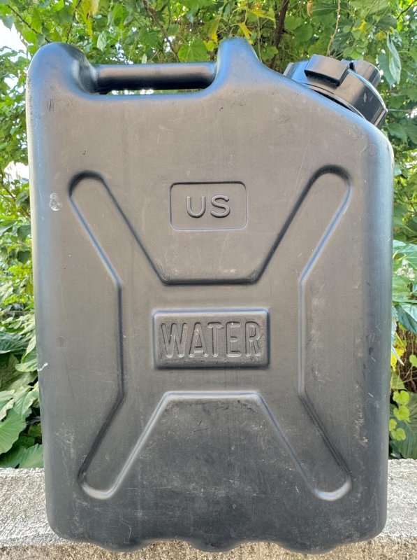 画像1: 米軍実物 WATER タンク　(プラスチック) ブラック (1)