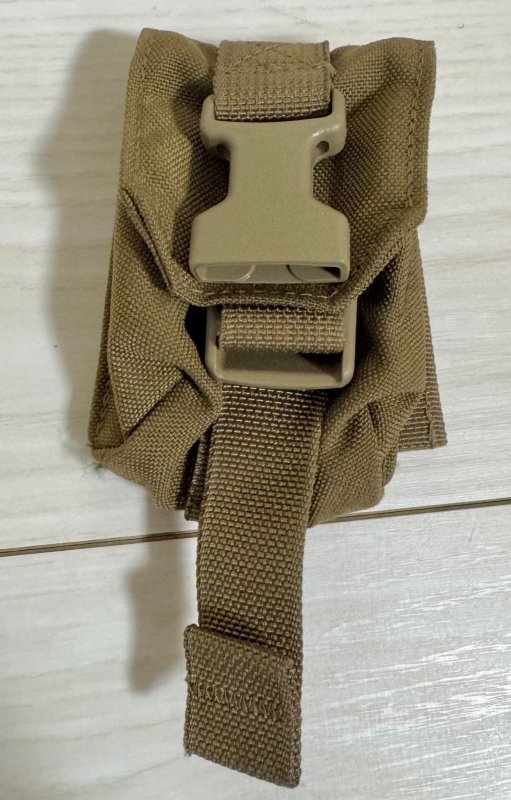 画像1: 米軍実物 EAGLE グレネード ポーチ　 (1)