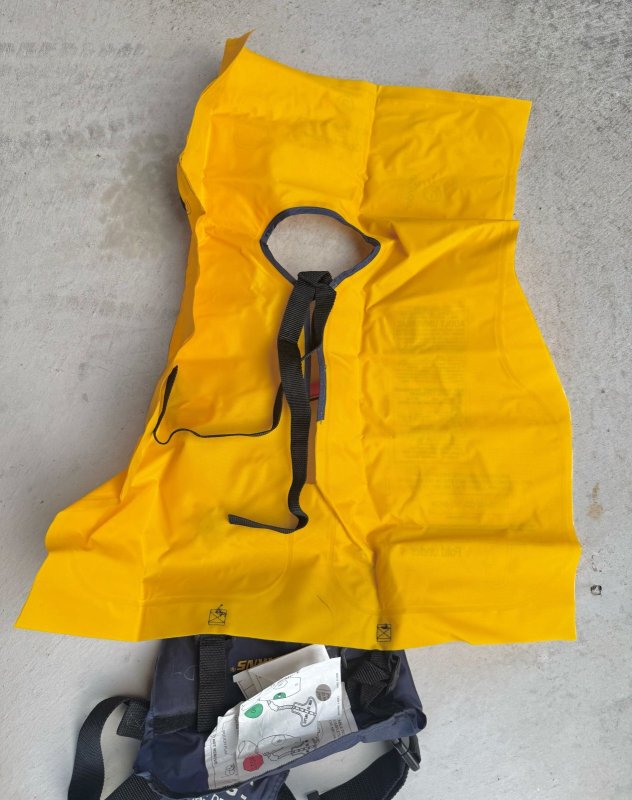 画像2: 米軍実物 US NAVY USS Wasp LHD-1 ライフベスト救命胴衣セット (2)