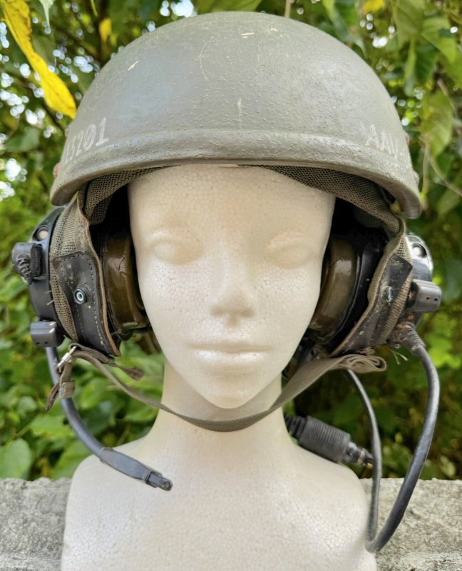 画像1: 米軍実物 CVC ヘルメット HELMET COMBAT VEHICLE CREWMANS DH-132B インナーセット (1)