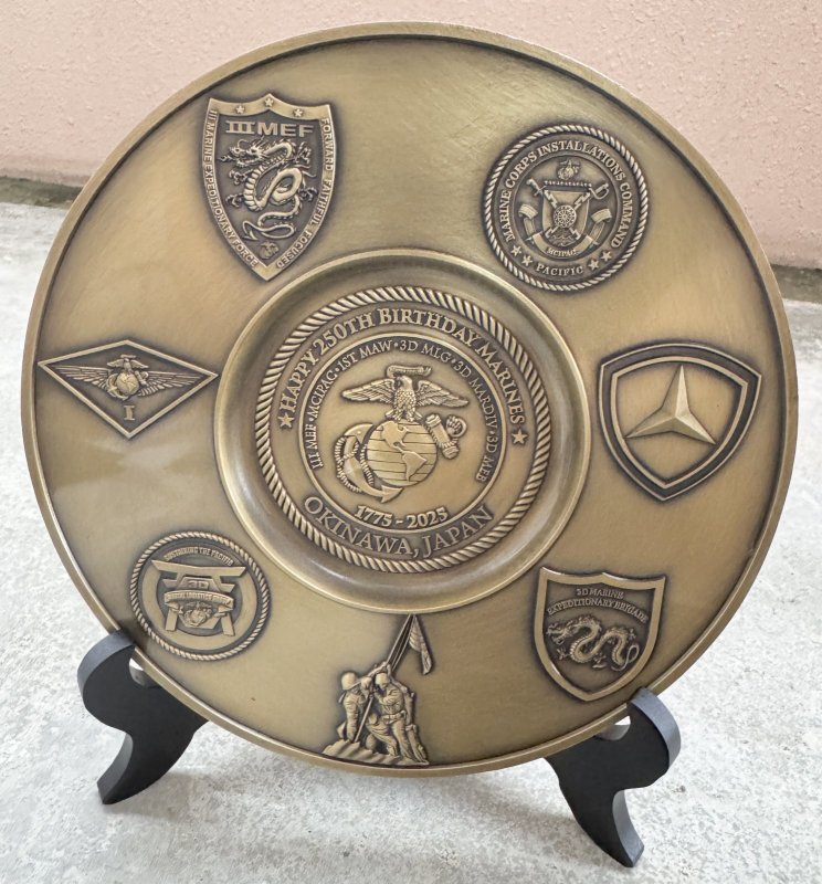 画像2: 米軍実物 USMC モニュメント 250th Marine Corps Birthday プレート (2)