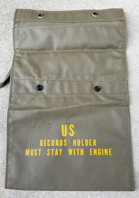 画像2: 米軍実物 U.S. Vietnam War Era Original Rubberized Vehicle Documents Bag M38A1  (2)