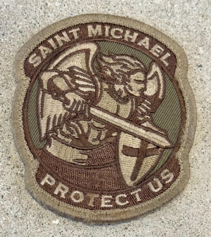 画像1: 米軍放出品 MIL-SPEC MONKEY 聖ミカエル Saint-Michael Modern  (1)