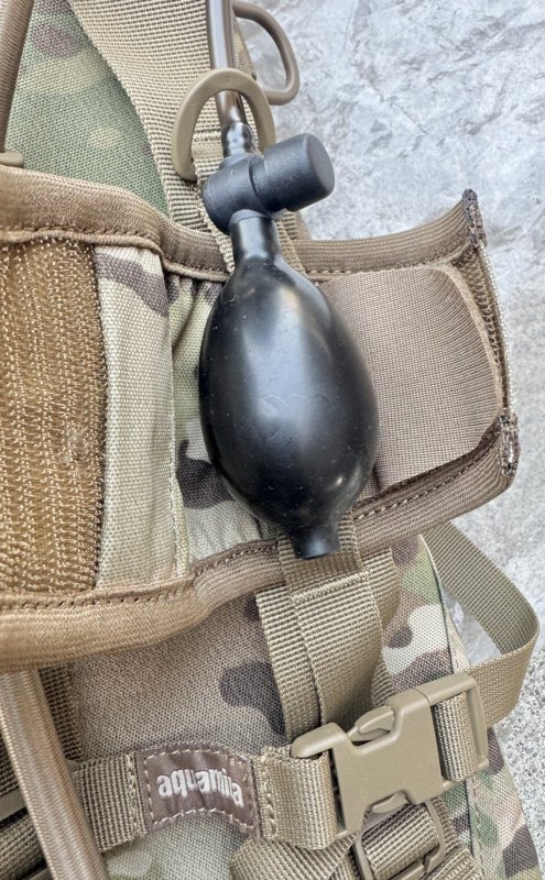 画像4: 米軍放出品 Aquamira Guardian Tactical   ハイドレーション システム (4)