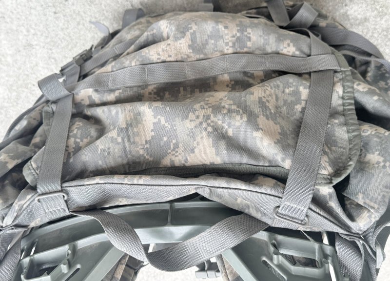 画像12: 米軍実物　US ARMY　ACU　ラックサック　LARGE (12)