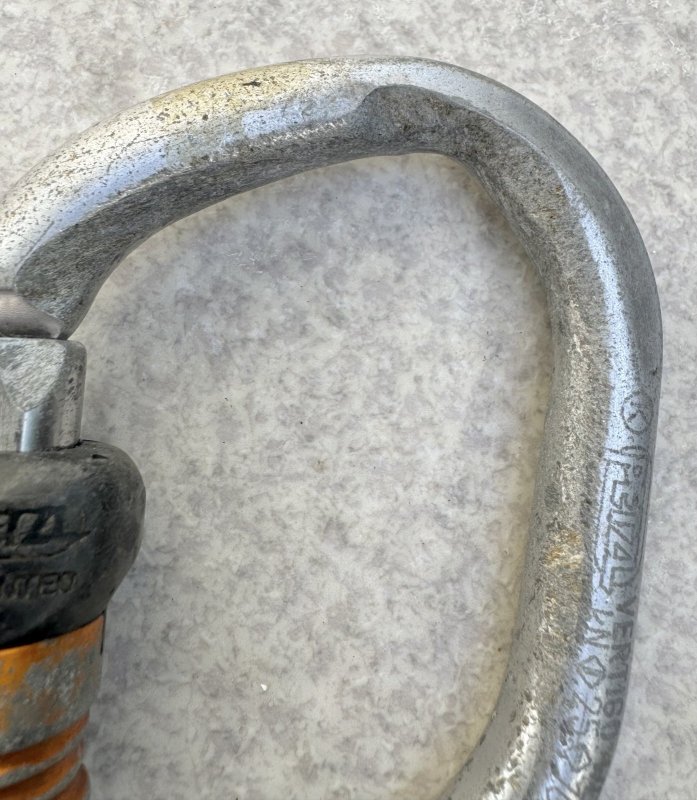 画像2: 米軍放出品 Petzl Vertigo ペツル・ヴェルティゴ カラビナ 2個 (2)