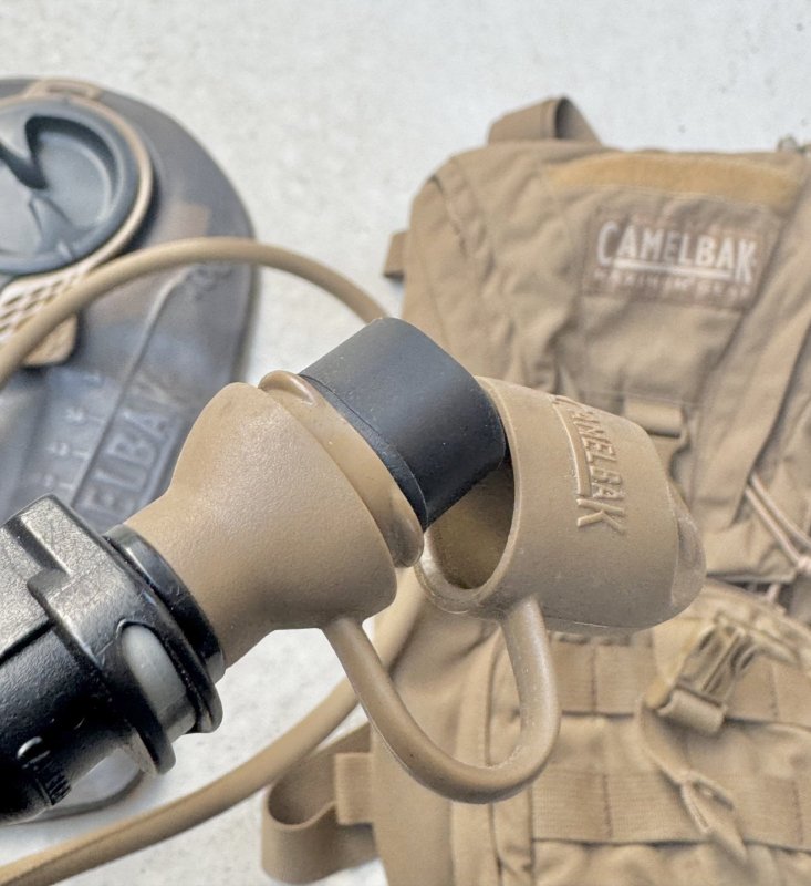 画像7: 米軍放出品 CAMELBAK キャメルバック   ハイドレーションバッグ AMBUSH（アンブッシュ）  (7)