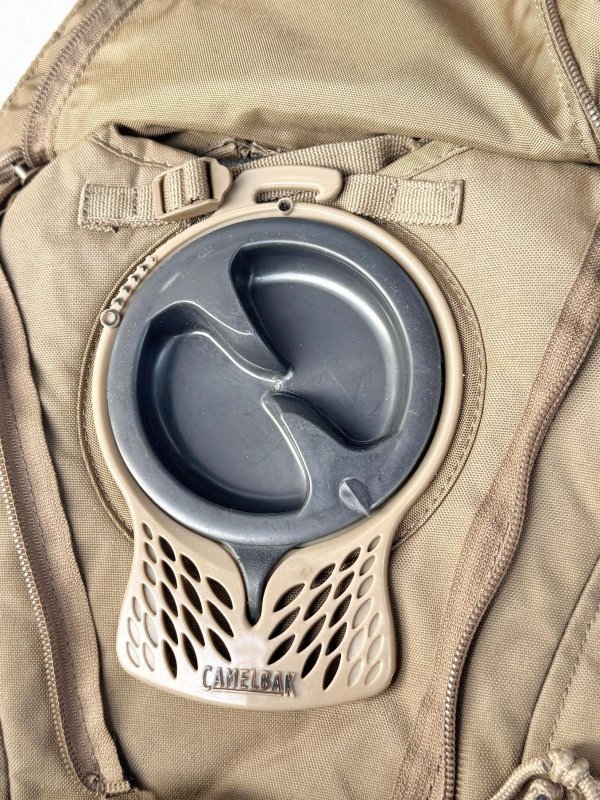 画像5: 米軍放出品 CAMELBAK キャメルバック   ハイドレーションバッグ AMBUSH（アンブッシュ）  (5)