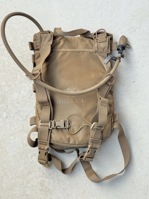 画像4: 米軍放出品 CAMELBAK キャメルバック   ハイドレーションバッグ AMBUSH（アンブッシュ）  (4)