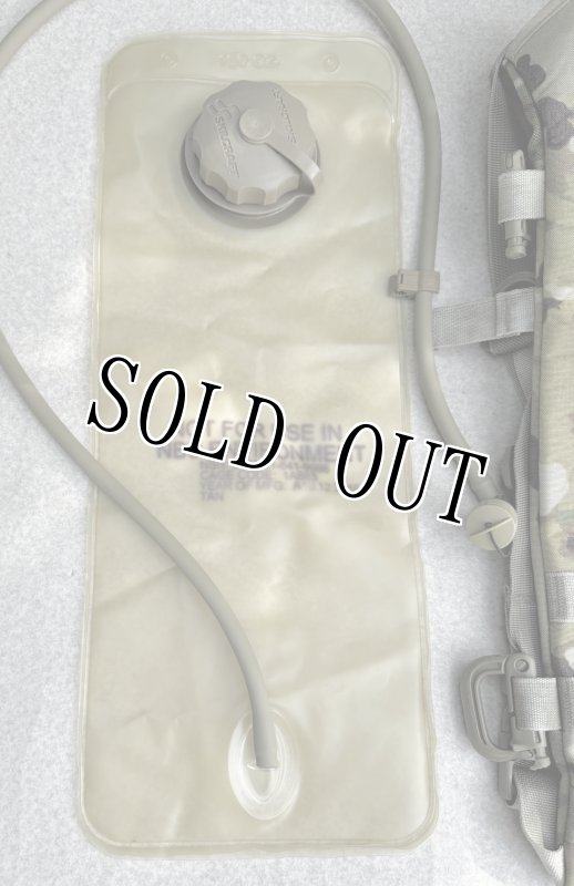 画像5: 米軍実物 ハイドレーションシ ステム  カラビナ付 マルチカム (5)