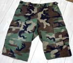 画像1: 米軍実物　ウッドランドカモ　迷彩ハーフパンツ　MEDIUM (1)