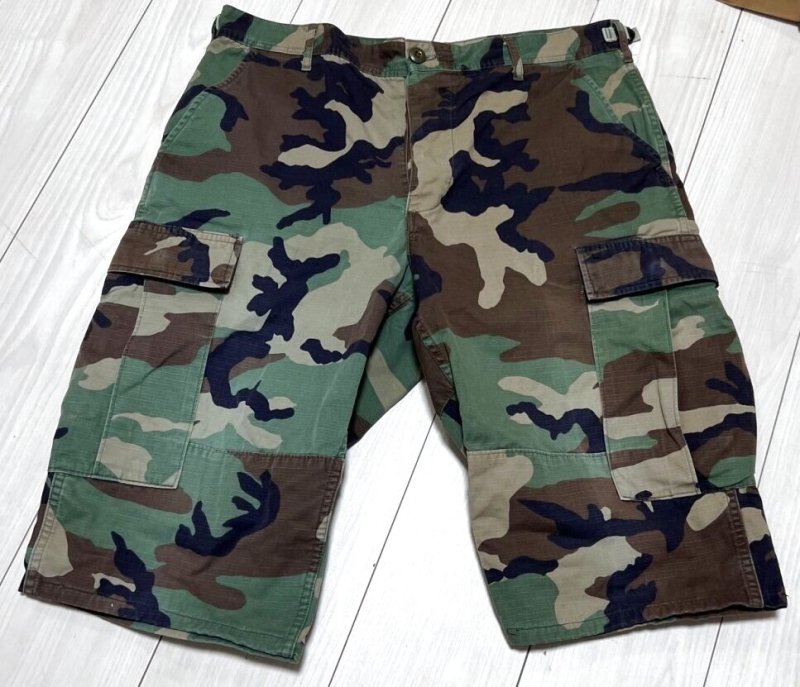 画像1: 米軍実物　ウッドランドカモ　迷彩ハーフパンツ　MEDIUM (1)