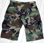 画像2: 米軍実物　ウッドランドカモ　迷彩ハーフパンツ　MEDIUM (2)