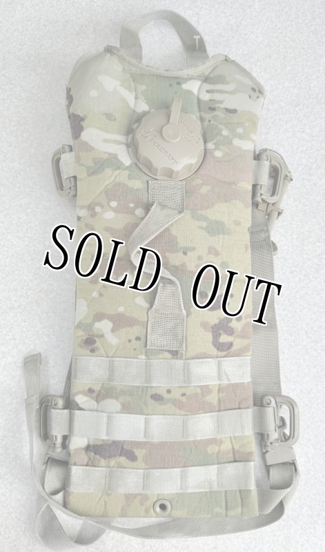 画像2: 米軍実物 ハイドレーションシ ステム  カラビナ付 マルチカム (2)