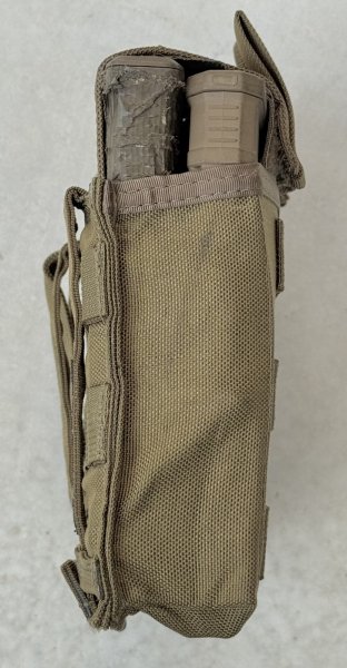 米軍放出品 TACTICAL ASSAULT GEAR マガジンポーチ4連