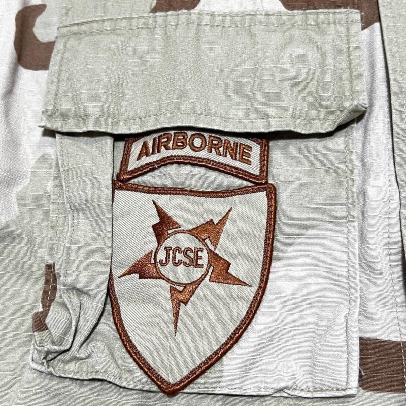 画像2: 米軍実物 USAF AIR FORCE AIRBONE JCSE デザート3C　迷彩ジャケット　XS-R (2)
