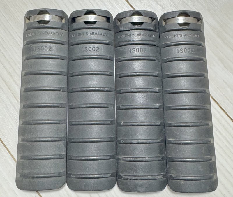 画像1: 米軍実物 KNIGHTS ARMAMENT レールカバー 4本セット (1)