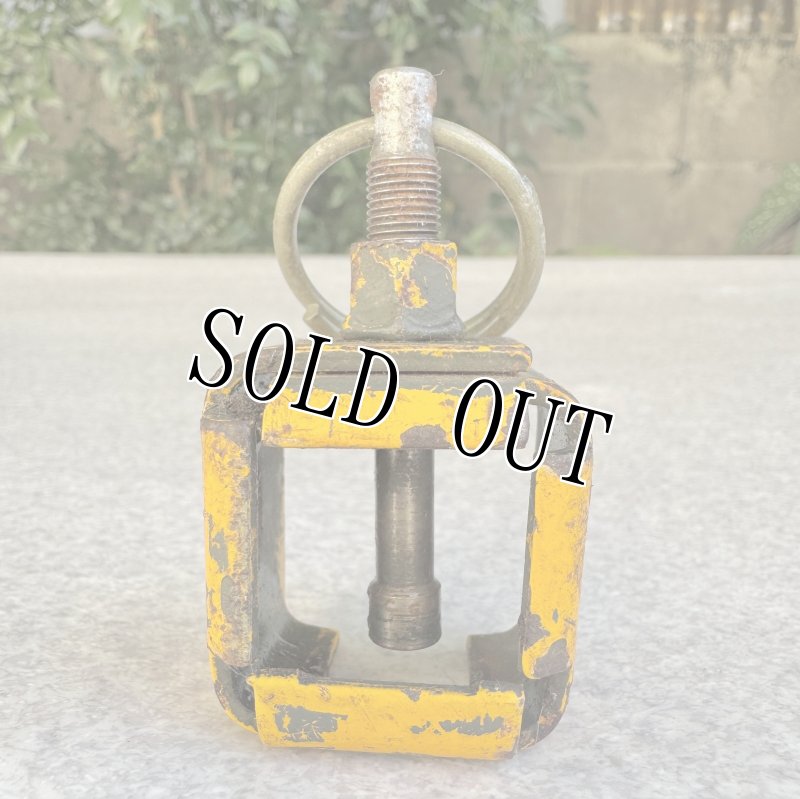 画像1: 米軍実物 US M4/M16 ブランク アダプター イエロー (1)