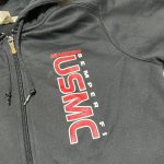 画像3: 米軍放出品　USMCロゴ　 アンダーアーマーフーディーパーカー　 (3)