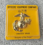 画像1: 米軍実物 U,S,MARINE 帽章 (1)