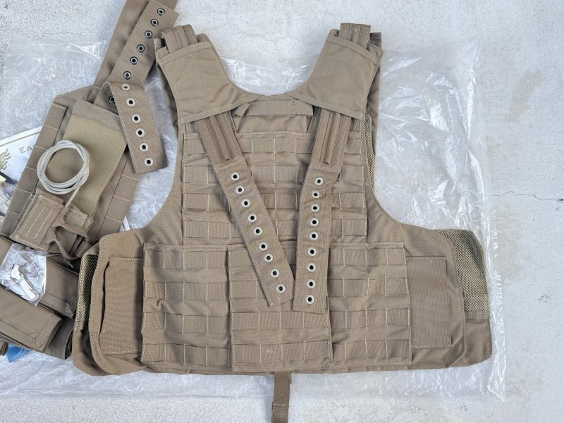 画像7: 米軍実物 EAGLE製 FSBE CIRAS  アーマーキャリアー コヨーテ　MEDIUM (7)