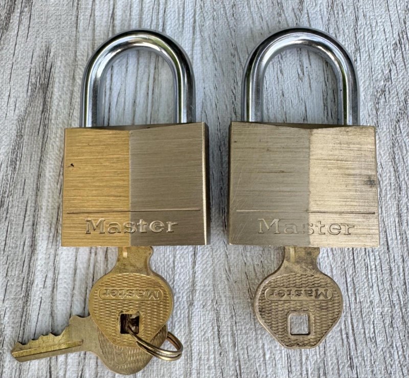 画像1: 米軍放出品 Master Lock マスターロック 140 南京錠  (1)