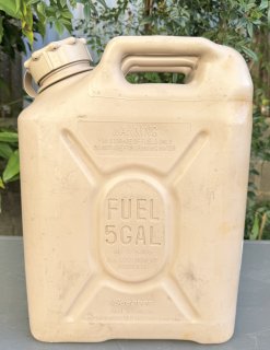 米軍放出品　燃料ポリタンク　ジェリカン　ウォータータンク Amazon.co.jp: 米軍放出品品 ウォータータンク ポリタンク