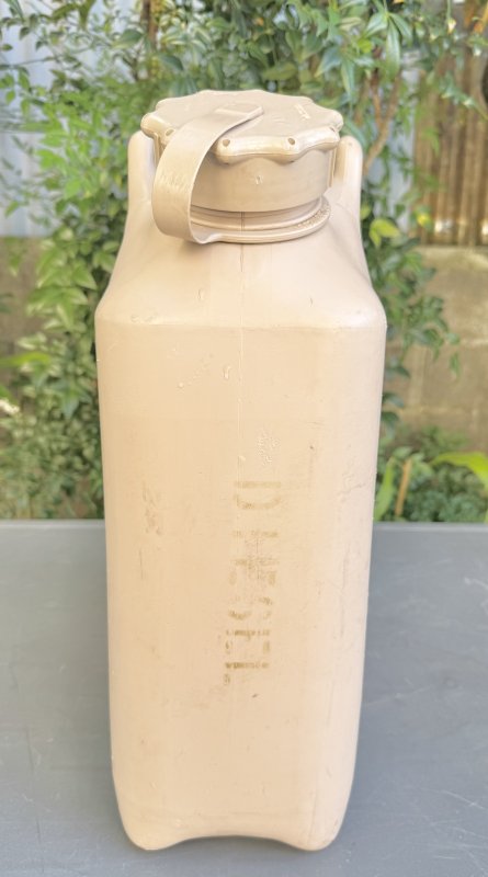 画像2: 米軍実物 SCEPTER CANADA US ジェリ缶　(プラスチック) (2)