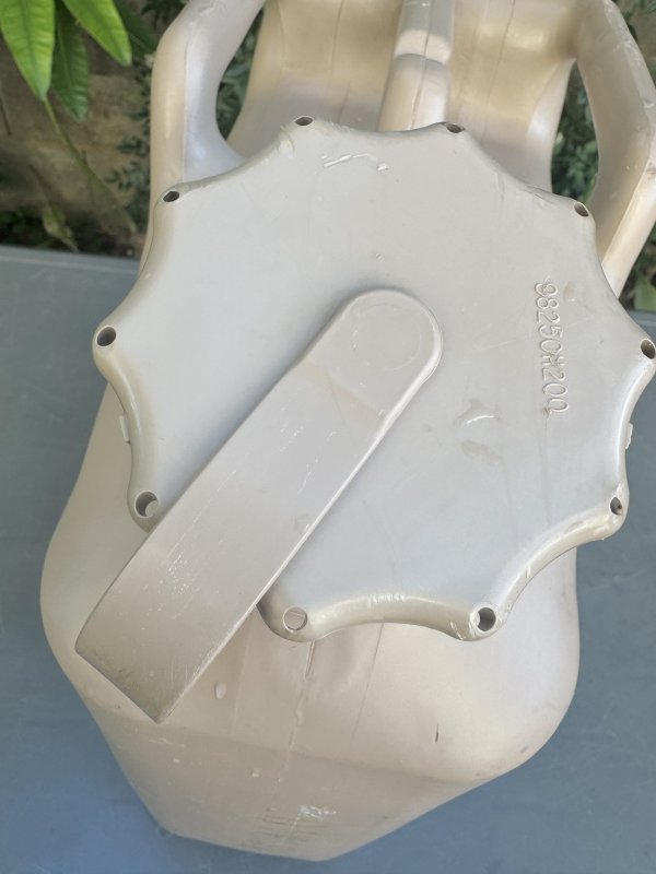 画像7: 米軍実物 SCEPTER CANADA US ジェリ缶　(プラスチック) (7)