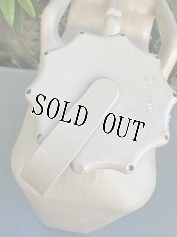 画像7: 米軍実物 SCEPTER CANADA US ジェリ缶　(プラスチック) (7)