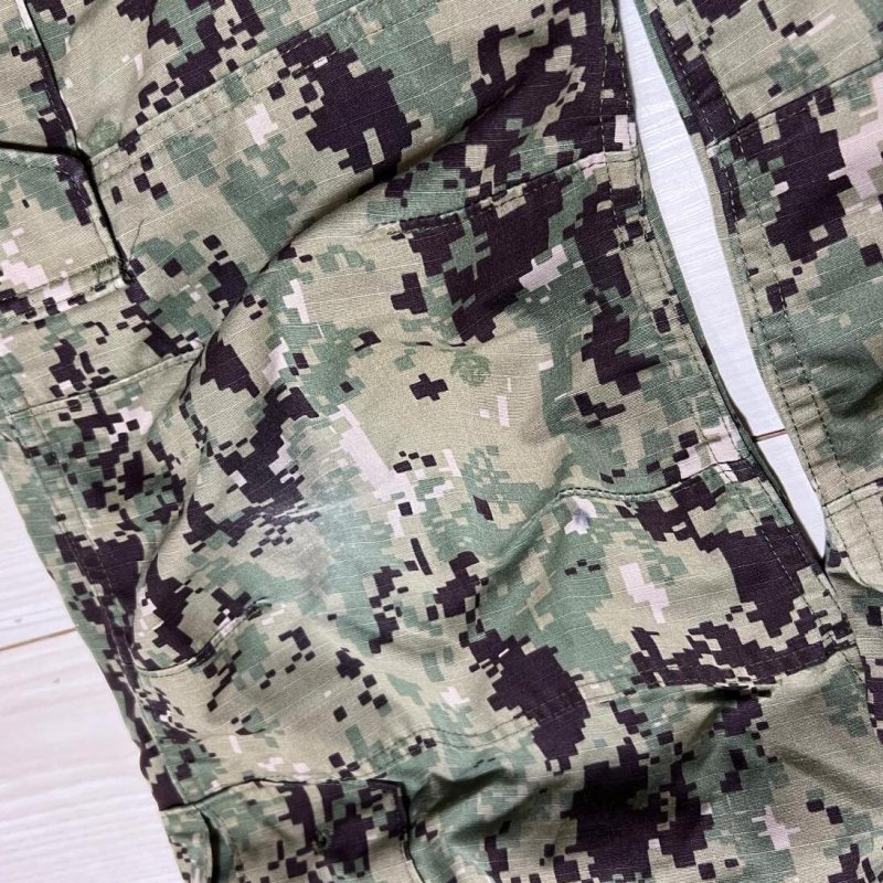 画像2: 米軍実物,US NAVY,　AOR2　NUW　迷彩パンツ　TYPEIII　M-SHORT (2)