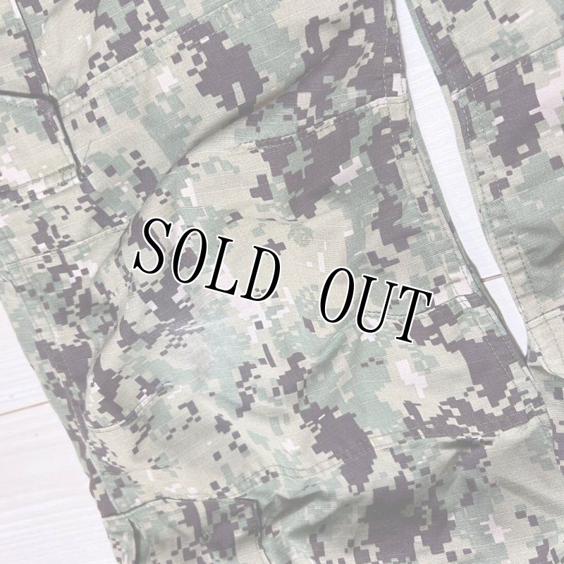 画像2: 米軍実物,US NAVY,　AOR2　NUW　迷彩パンツ　TYPEIII　M-SHORT (2)