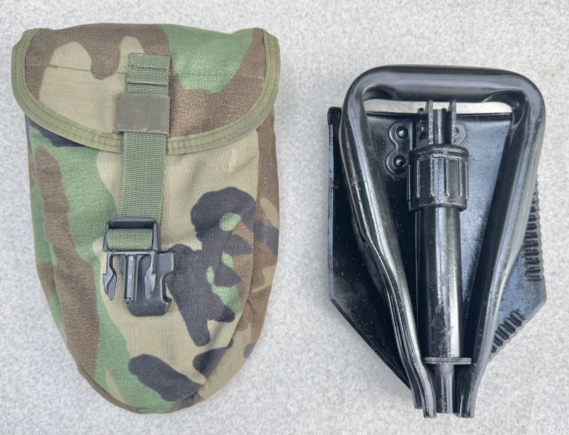 画像1: 米軍実物 E-TOOL フォールディングスコップ  E-TOOL 三つ折　スコップ(ケース付き)  (1)
