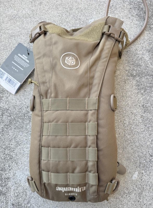 画像2: 米軍放出品 GEIGERRIG ガイガーリグ   ハイドレーションパック　2リットル コヨーテ　 (2)