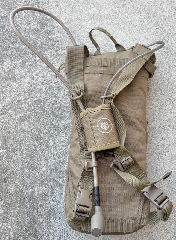画像3: 米軍放出品 GEIGERRIG ガイガーリグ   ハイドレーションパック　2リットル コヨーテ　 (3)