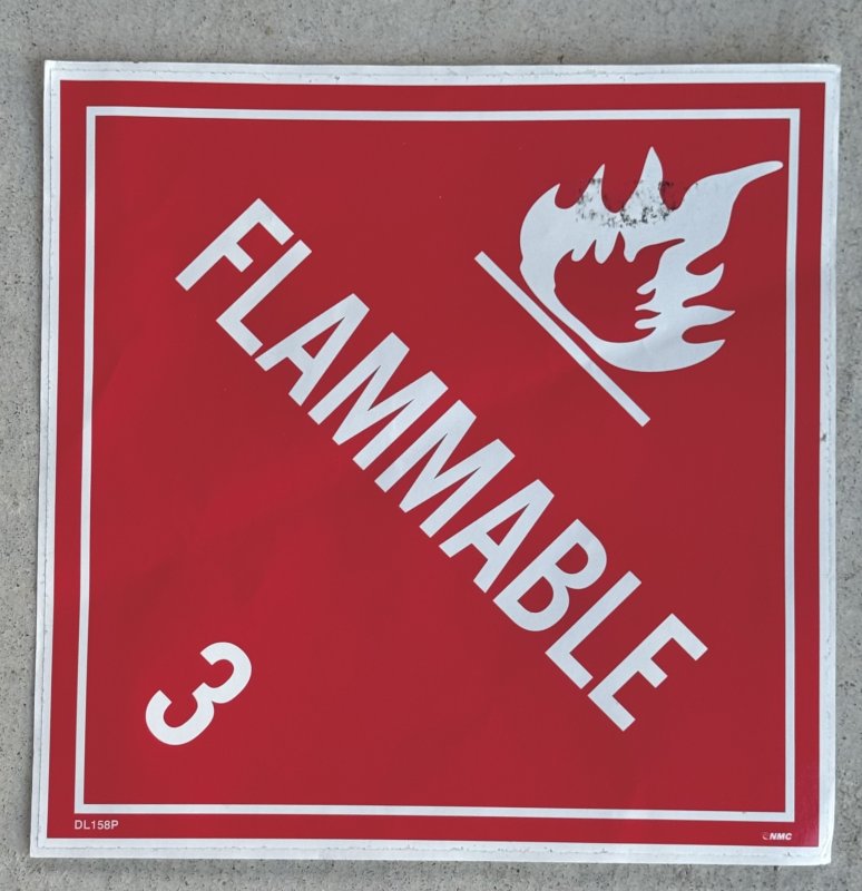 画像1: 米軍実物 海兵隊放出品　FLAMMABLE GAS 2 危険物 ステッカー (1)