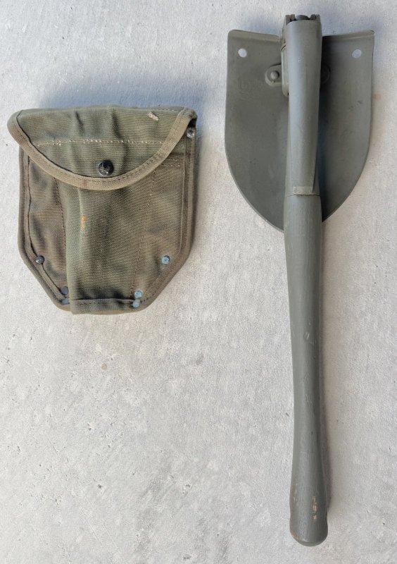 画像1: 米軍実物 ベトナム AMES 1965 FOLDING ショベル ピック (1)