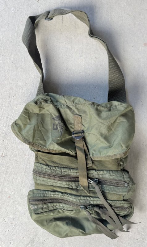 画像1: 米軍実物 M3 メディックバッグ 3ポーチコンパートメント USGI  (1)