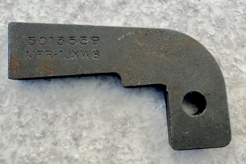 画像1: 米軍実物 Cal50 M2HB Front Cartridge Stop  (1)