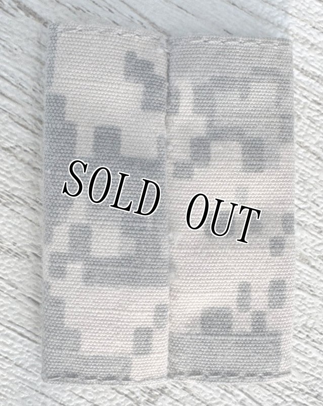 画像2: 米軍実物 ACU ゴアテックスパーカー 階級章　 (2)