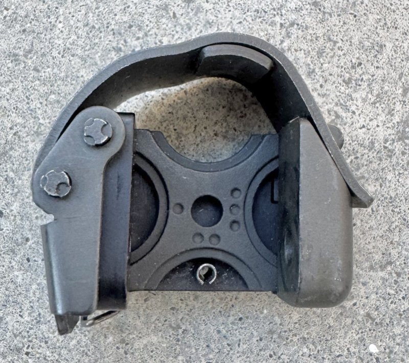 画像4: 米軍実物 M203 グレネードランチャー   レバー QDマウント ブラケット　旧型 (4)