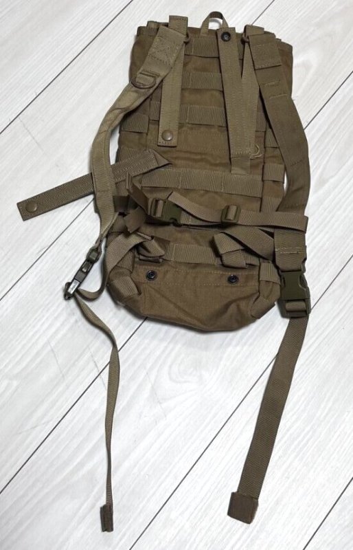 画像2: 米軍放出品 CONDOR ハイドレーション バックパック (2)