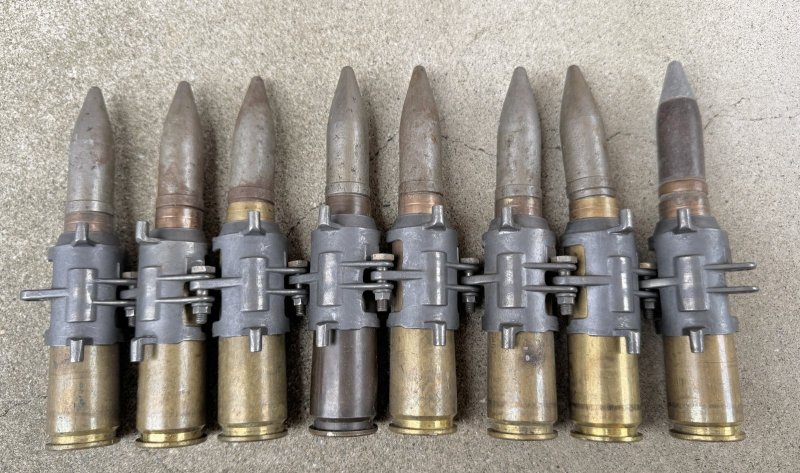 画像1: 米軍実物  M61A1 VULCAN  20mm 薬莢 使用済み 安全品 8発 (1)