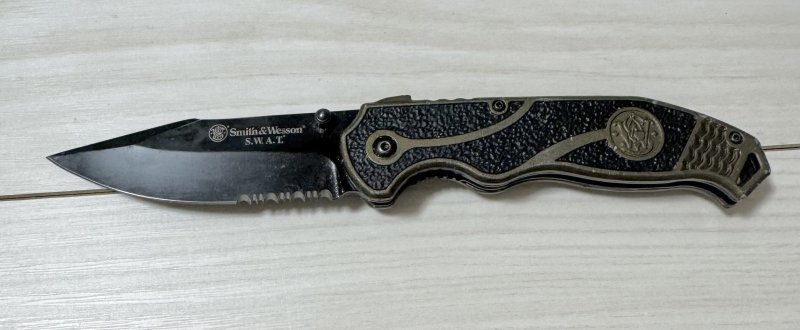 画像1: 海兵隊放出品 Smith＆Wesson   SWAT II Spring Assisted フォールディングナイフ (1)