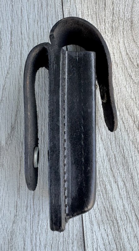 画像4: 米軍実物 9MM マガジン レザー ポーチ　　 (4)