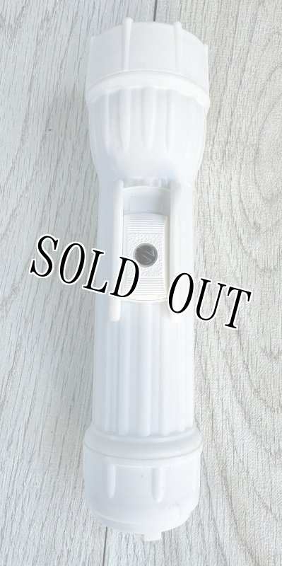 画像1: 米軍実物 Bright Star ホワイト プラスチック フラッシュ ライト (1)