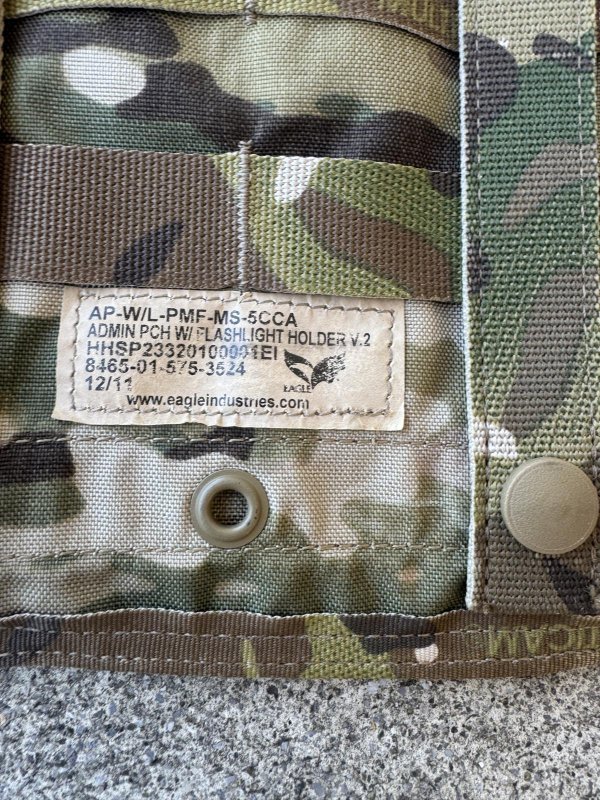 画像6: 米軍実物 EAGLE SOFLCS アドミン ポーチ   W/ FLASHLIGHT HOLDER V.2 マルチカム  (6)